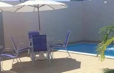 Imagem: A casa possui 3 Dormitórios, Acomodam 15 pessoas, 4 Vagas na