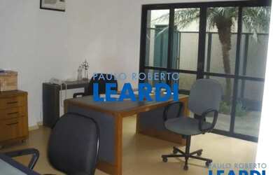 Imagem: O depósito possui 5 Vagas na garagem, 450m² de Área e está