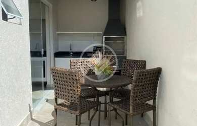 Imagem: A casa possui 2 Dormitórios, 1 Banheiro, 2 Vagas na garagem