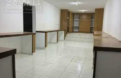 Imagem: O depósito possui 5 Vagas na garagem, 75m² de Área e está