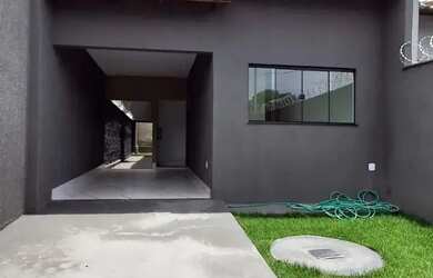 Imagem: A casa possui 2 Dormitórios, 2 Banheiros, 2 Vagas na garagem