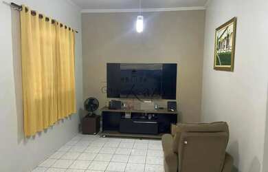 Imagem: A casa possui 5 Dormitórios, 4 Banheiros, 4 Vagas na garagem