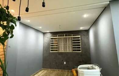 Imagem: A casa possui 2 Dormitórios, 1 Banheiro e está localizado