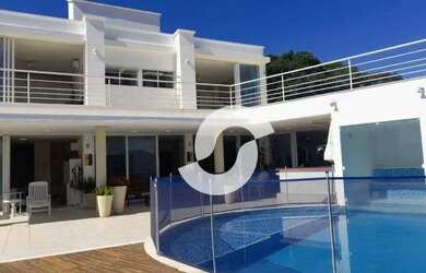 Imagem: A casa em condomínio possui 4 Dormitórios, 4 Banheiros, 5