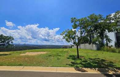 Imagem: O terreno possui 1200m² de Área e está localizado em Loteamento