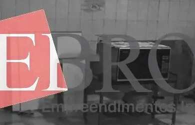 Imagem: A casa possui 3 Dormitórios, 2 Banheiros, 5 Vagas na garagem