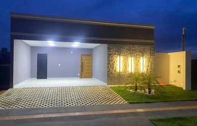 Imagem: A casa possui 3 Dormitórios, 3 Banheiros, 4 Vagas na garagem