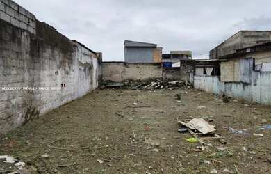 Imagem: O terreno e está localizado em Parque Das Bandeiras, São Vicente