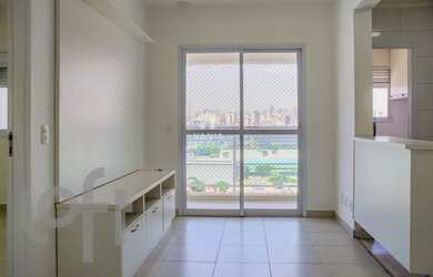 Imagem: O apartamento possui 2 Dormitórios, 1 Banheiro, 1 Vaga na garagem