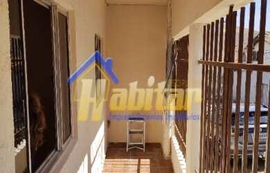 Imagem: A casa possui 3 Dormitórios, 1 Banheiro, 1 Vaga na garagem