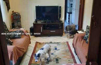 Imagem: A casa possui 2 Dormitórios, 2 Banheiros, 1 Vaga na garagem