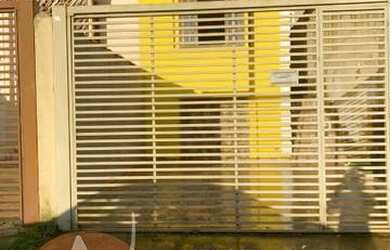 Imagem: A casa possui 2 Dormitórios, 3 Banheiros, 2 Vagas na garagem