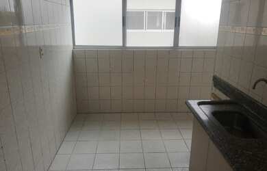 Imagem: O apartamento possui 2 Dormitórios, 1 Banheiro, 2 Vagas na