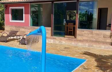 Imagem: A casa em condomínio possui 4 Dormitórios, 3 Banheiros, 5