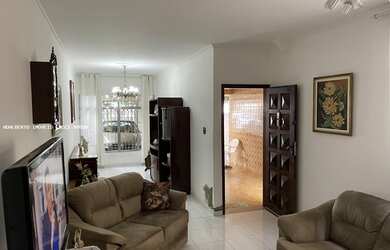 Imagem: A casa possui 3 Dormitórios, 3 Banheiros, 2 Vagas na garagem