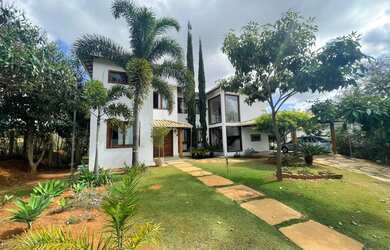 Imagem: A casa em condomínio possui 4 Dormitórios, 5 Banheiros, 2