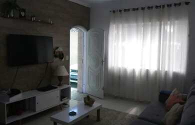 Imagem: A casa possui 2 Dormitórios, 1 Banheiro, 1 Vaga na garagem