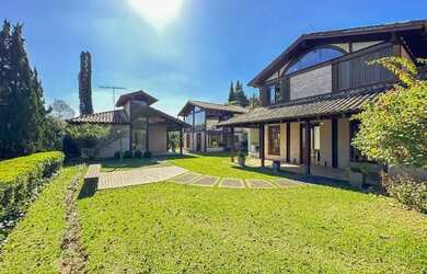 Imagem: A casa em condomínio possui 5 Dormitórios, 5 Banheiros, 5