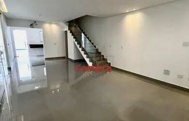 Imagem: A casa possui 1 Dormitório, 4 Banheiros, 2 Vagas na garagem