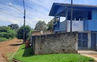 Imagem: A casa possui 3 Dormitórios, 2 Banheiros, 120m² de Área e