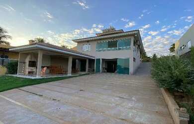 Imagem: A casa em condomínio possui 3 Dormitórios, 3 Banheiros, 5