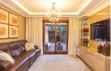 Imagem: A casa possui 4 Dormitórios, 3 Banheiros, 4 Vagas na garagem