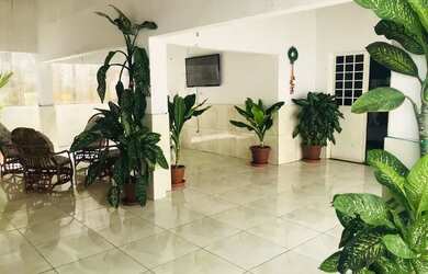 Imagem: A casa possui 3 Dormitórios, 1 Banheiro, 3 Vagas na garagem