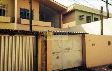 Imagem: A casa possui 3 Dormitórios, 3 Banheiros, 2 Vagas na garagem