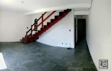 Imagem: A casa possui 2 Dormitórios, 2 Banheiros, 4 Vagas na garagem