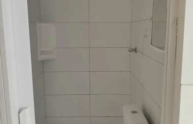 Imagem: A casa possui 2 Dormitórios, 1 Banheiro, 2 Vagas na garagem