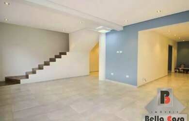 Imagem: A casa possui 4 Dormitórios, 4 Banheiros, 2 Vagas na garagem