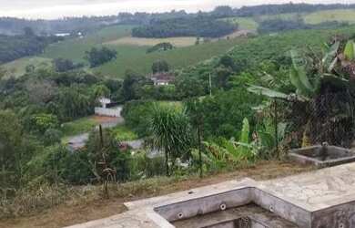 Imagem: A casa possui 2 Dormitórios, 1 Banheiro, 2 Vagas na garagem