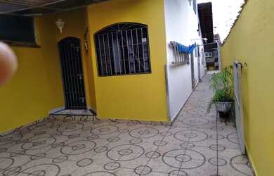 Imagem: A casa possui 2 Dormitórios e está localizado em Mongaguá