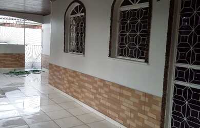 Imagem: A casa possui 3 Dormitórios, 2 Banheiros, 2 Vagas na garagem