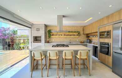 Imagem: A casa em condomínio possui 4 Dormitórios, 5 Banheiros, 4