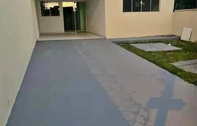 Imagem: A casa possui 2 Dormitórios, 2 Banheiros, 2 Vagas na garagem