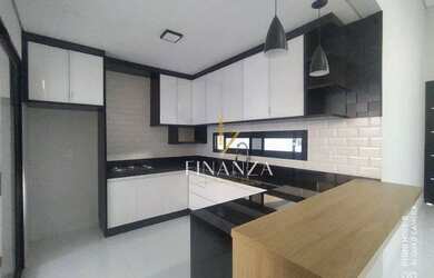 Imagem: A casa em condomínio possui 3 Dormitórios, 3 Banheiros, 3