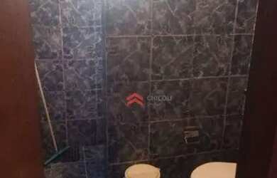 Imagem: A casa possui 2 Dormitórios, 1 Banheiro, 2 Vagas na garagem