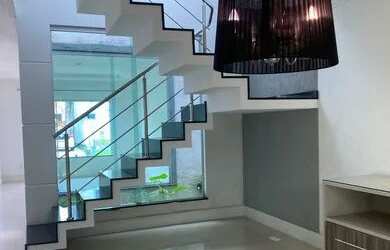 Imagem: A casa em condomínio possui 4 Dormitórios, 5 Banheiros, 2