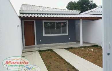 Imagem: A casa possui 2 Dormitórios, 1 Banheiro, 2 Vagas na garagem