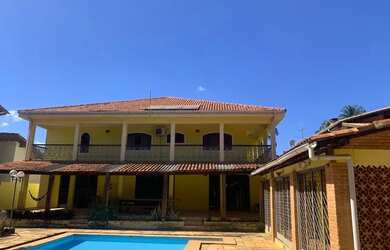 Imagem: A casa em condomínio possui 5 Dormitórios, 5 Banheiros, 3