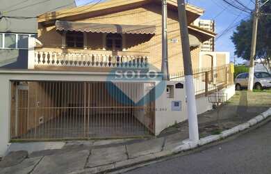 Imagem: A casa possui 4 Dormitórios, 2 Banheiros, 3 Vagas na garagem