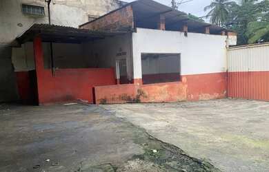 Imagem: A casa possui 4 Dormitórios, 3 Banheiros, 4 Vagas na garagem