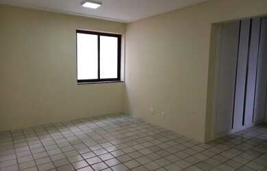 Imagem: A casa possui 2 Dormitórios, 2 Banheiros, 3 Vagas na garagem