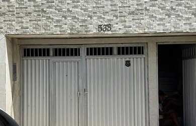 Imagem: A casa possui 2 Dormitórios, 2 Banheiros, 1 Vaga na garagem