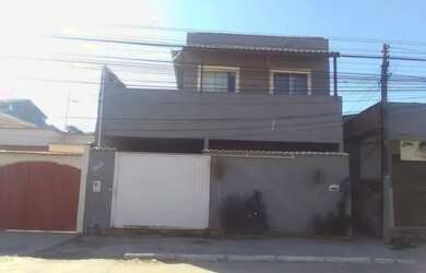 Imagem: A casa possui 4 Dormitórios, 2 Banheiros, 2 Vagas na garagem