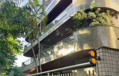 Imagem: O apartamento possui 4 Dormitórios, 5 Banheiros, 3 Vagas na