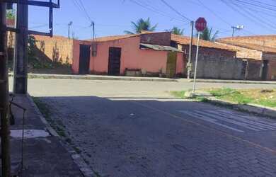 Imagem: A casa possui 2 Dormitórios, 1 Banheiro, 1 Vaga na garagem