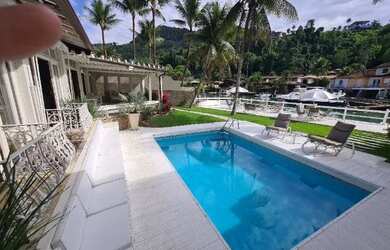 Imagem: A casa em condomínio possui 5 Dormitórios, 5 Banheiros, 5