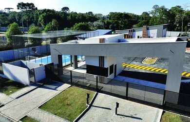 Imagem: A casa em condomínio possui 4 Dormitórios, 5 Banheiros, 2